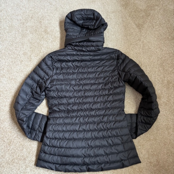 Lululemon Pack it Down Jacket - Picture 2 of 4